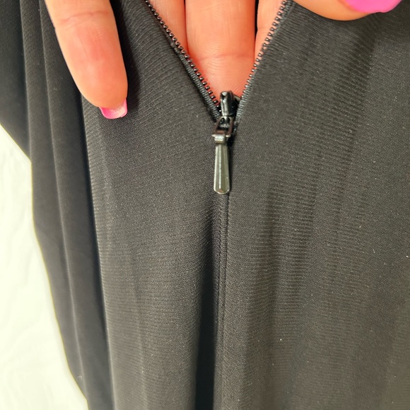 Mac Duggal
Jersey Knit V-Neck Sleeveless Pearl Strap Thigh High Slit Gown size 2 - Picture 12 of 14